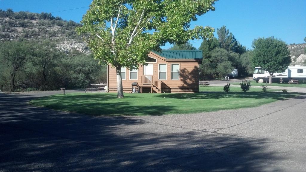 Verde Valley Lawn Cottage 11 Котънууд Екстериор снимка